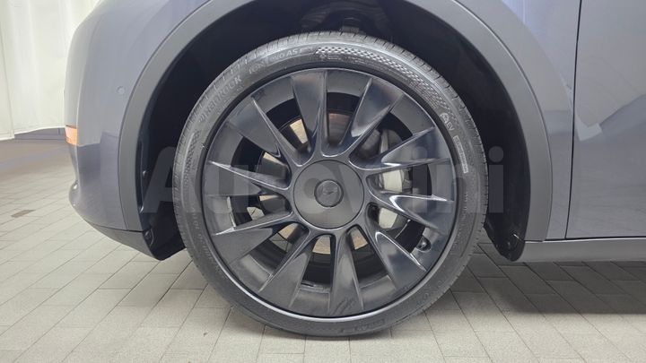 Tesla Model Y 2021 — 5