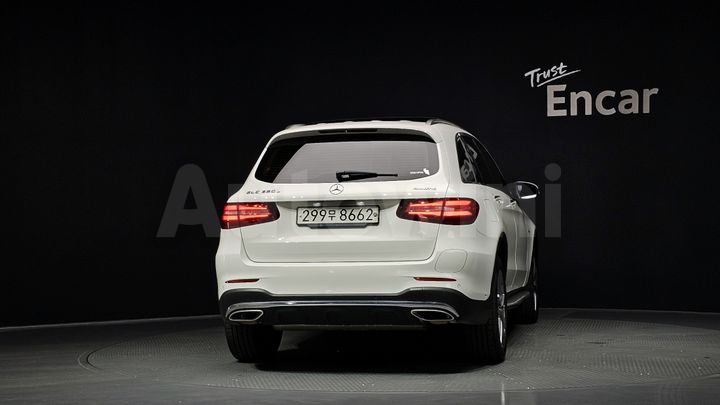 Mercedes Benz GLC Class 2018 — 4