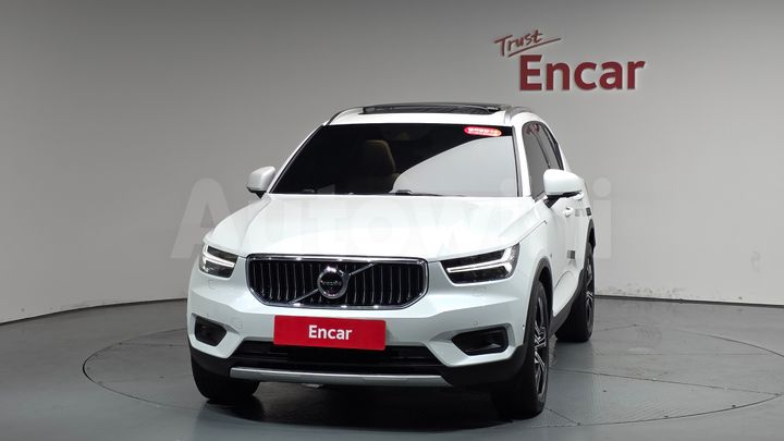 Volvo XC40 2021 — 2