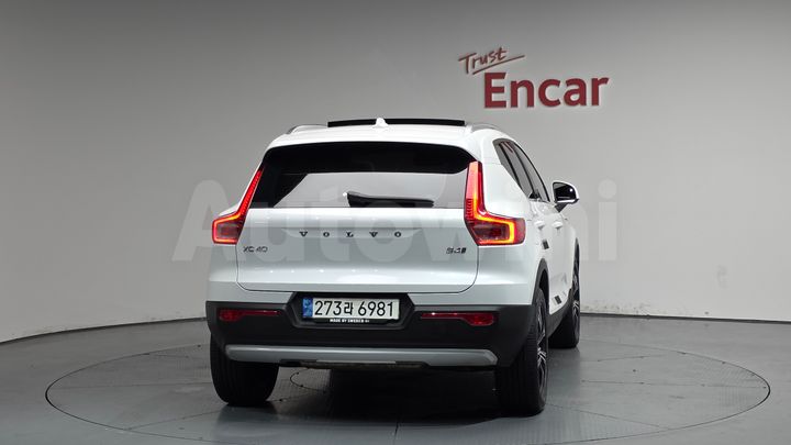 Volvo XC40 2021 — 3