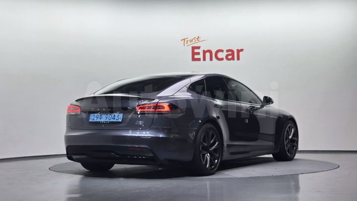 Tesla Model S 2023 — 3
