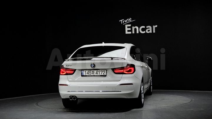 BMW 3 Series 2020 — 3