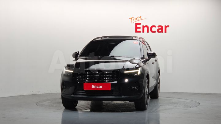 Volvo XC40 2025 — 3