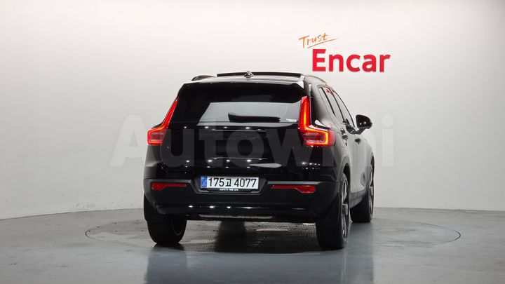 Volvo XC40 2025 — 4
