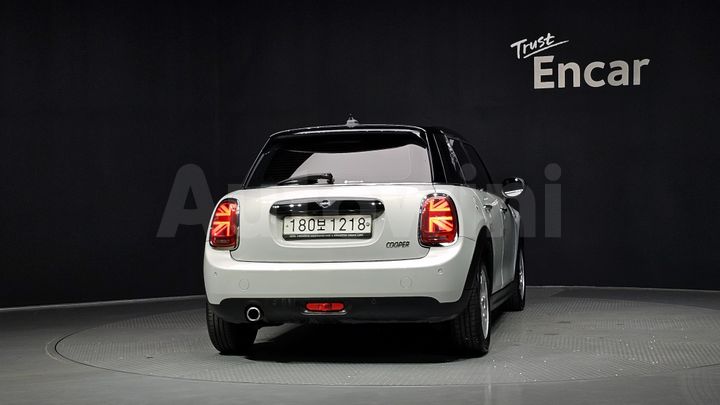 Mini Cooper 2020 — 5