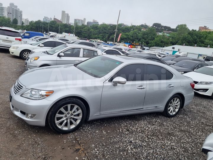 Lexus LS 2012 — 2