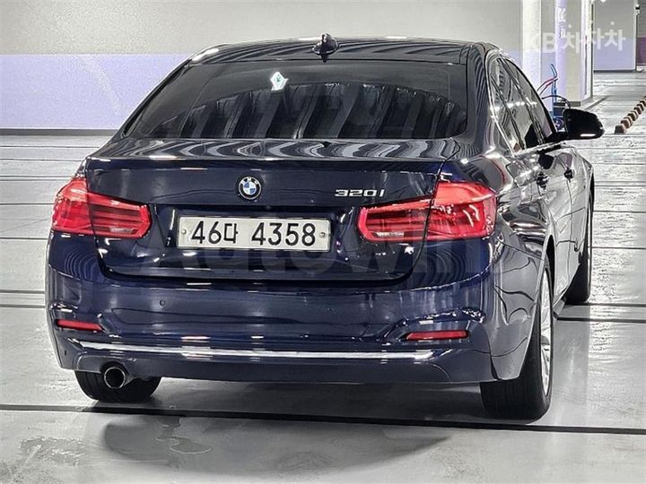 BMW 3 Series 2017 — 3