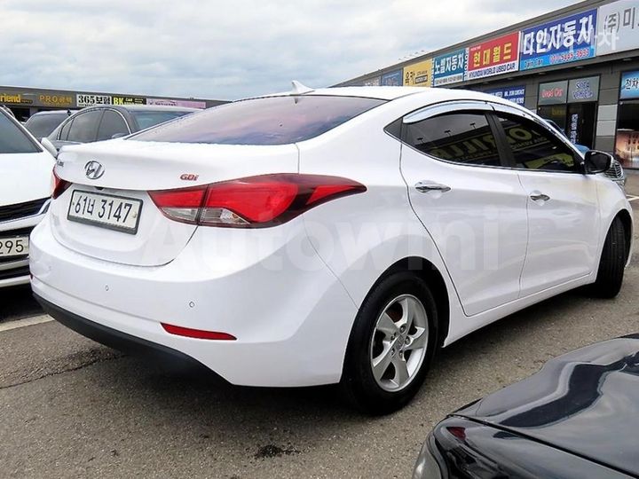 Hyundai Avante 2015 — 3