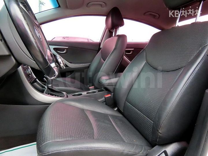 Hyundai Avante 2015 — 5