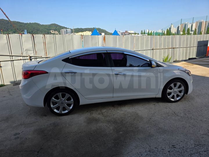 Hyundai Avante 2012 — 4