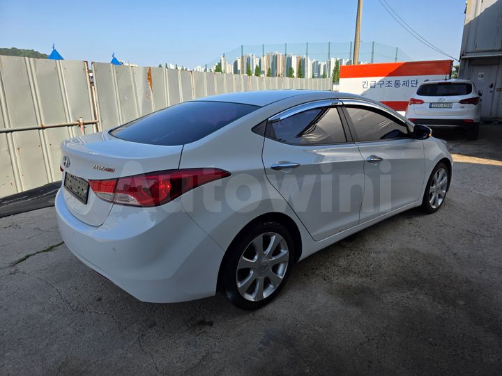Hyundai Avante 2012 — 5