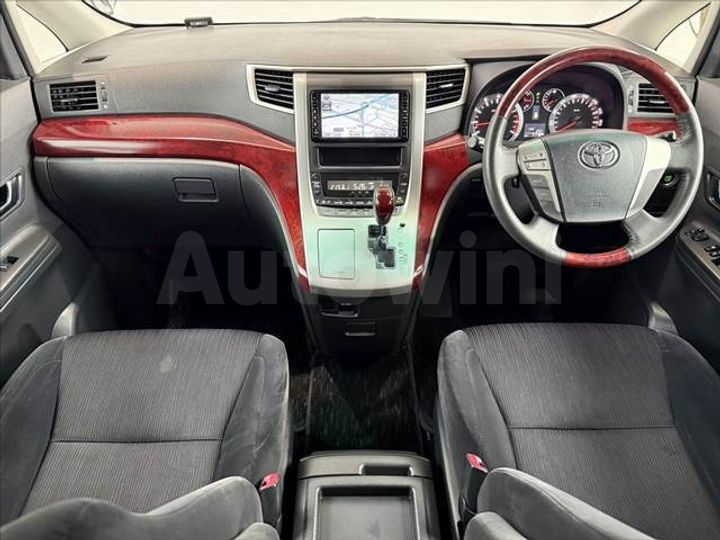 Toyota Vellfire 2010 — 2