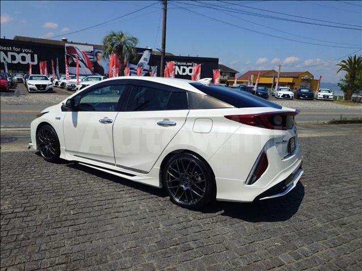 Toyota Prius 2017 — 2