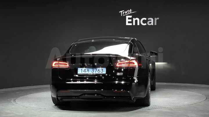 Tesla Model S 2023 — 4