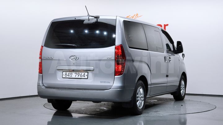 Hyundai Starex 2017 — 2