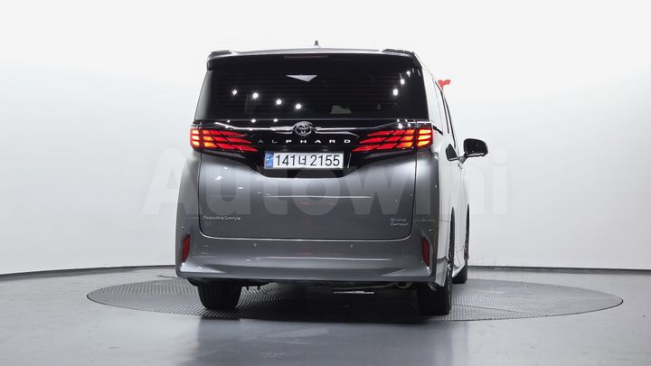 Toyota Alphard 2025 — 4