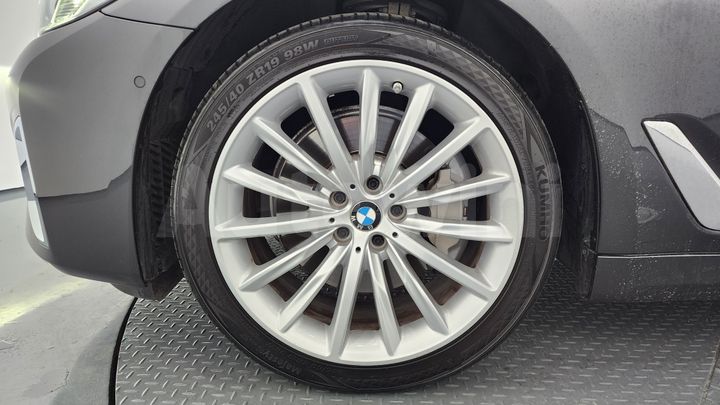 BMW 5 Series 2023 — 5