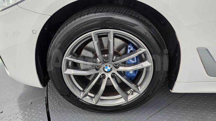 BMW 5 Series 2018 — 5