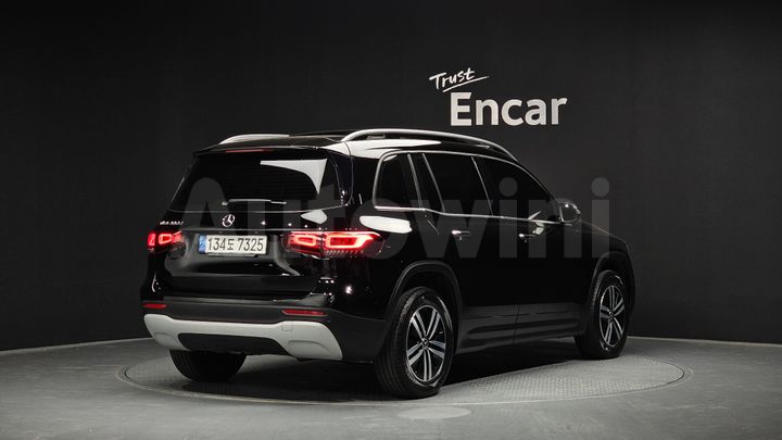 Mercedes Benz GLB Class 2021 — 2