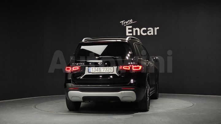 Mercedes Benz GLB Class 2021 — 4