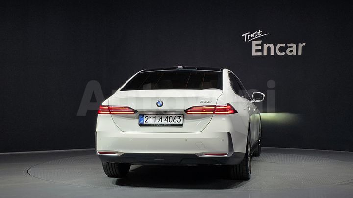 BMW 5 Series 2025 — 4