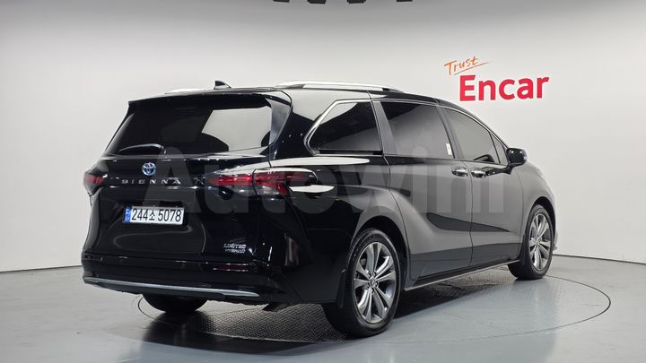 Toyota Sienna 2024 — 2