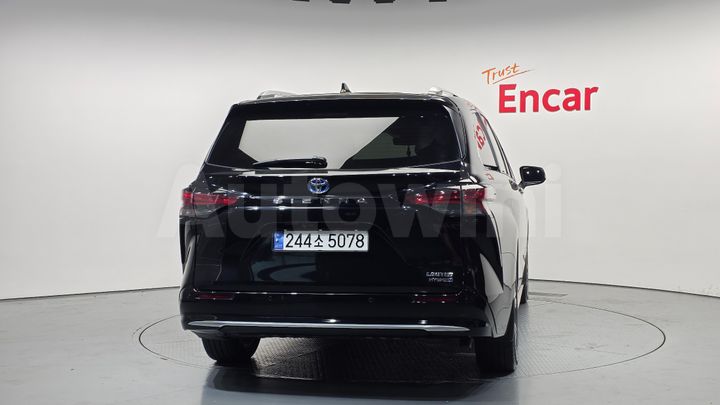 Toyota Sienna 2024 — 4