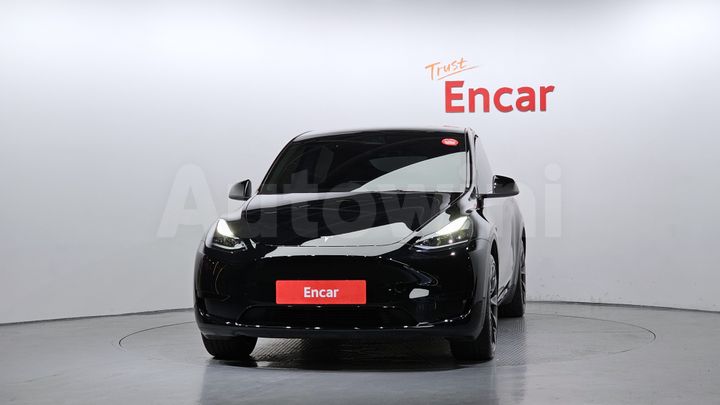 Tesla Model Y 2024 — 3