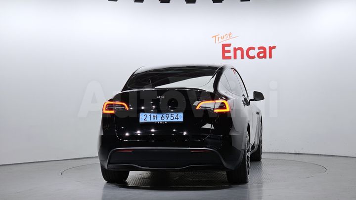 Tesla Model Y 2024 — 4