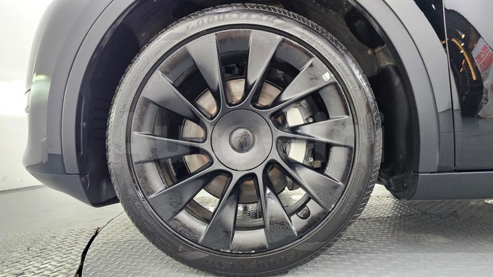 Tesla Model Y 2024 — 5