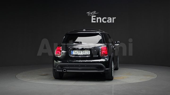 Mini Cooper 2023 — 4