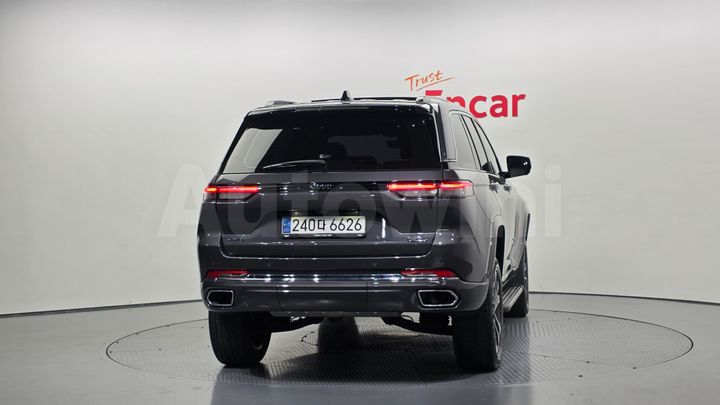 Jeep Cherokee 2023 — 4