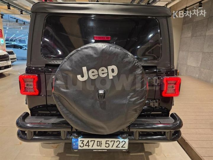 Jeep Wrangler 2021 — 4