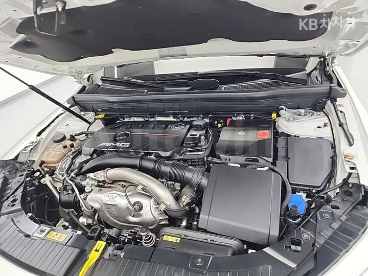 Mercedes Benz GLB Class 2021 — 5