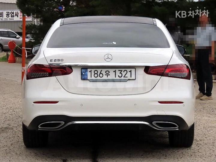 Mercedes Benz E Class 2023 — 4