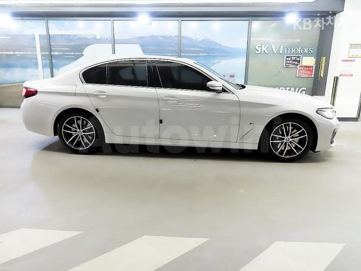 BMW 5 Series 2022 — 3
