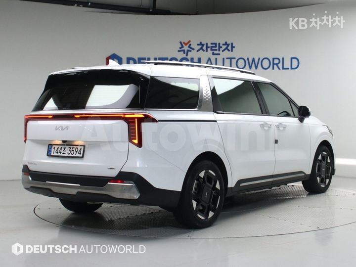 Kia Carnival 2025 KNANE81ABSS022303 — 2