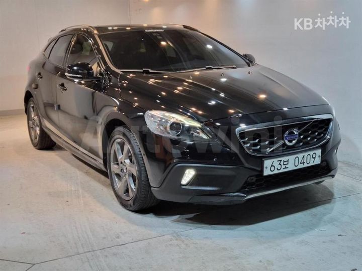 Volvo V40 2016 — 2