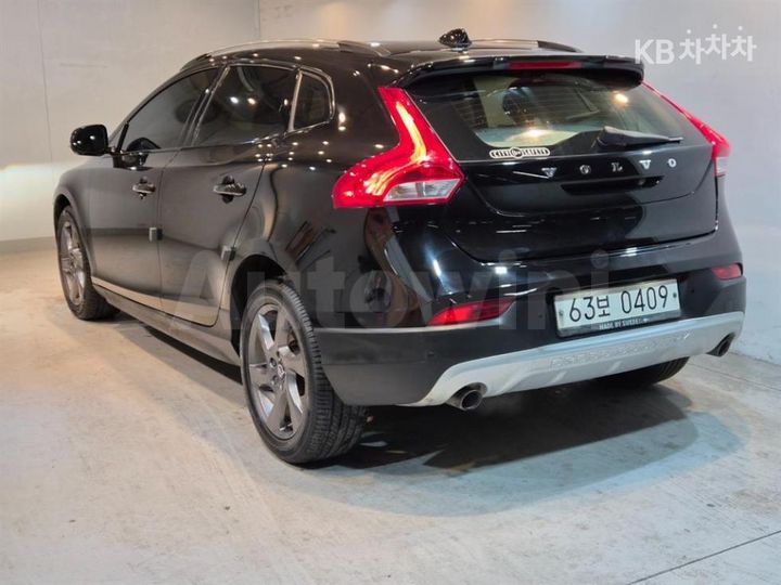 Volvo V40 2016 — 4