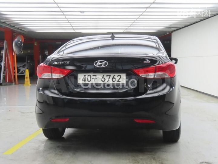 Hyundai Avante 2013 — 3
