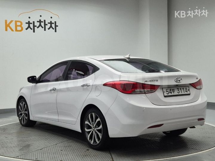 Hyundai Avante 2014 — 2
