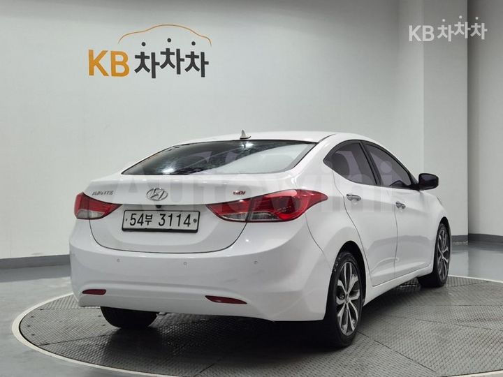Hyundai Avante 2014 — 3