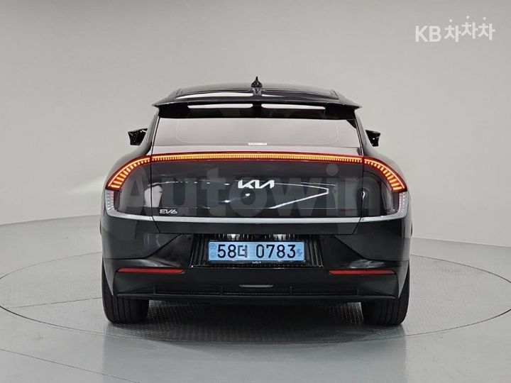 Kia EV6 2022 KNAC281CPNA071716 — 3