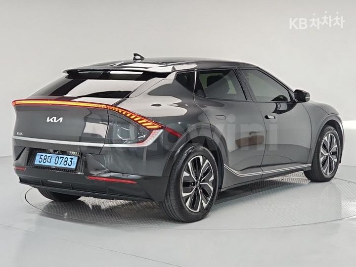 Kia EV6 2022 KNAC281CPNA071716 — 4