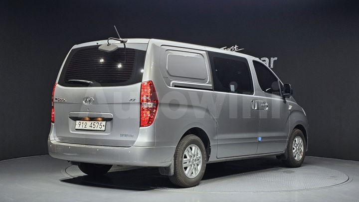 Hyundai Starex 2018 — 2