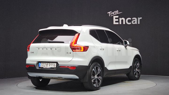 Volvo XC40 2022 — 2