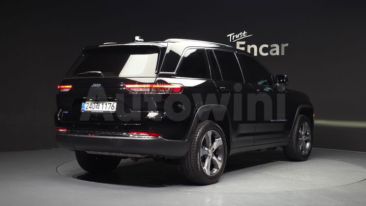 Jeep Cherokee 2023 — 2