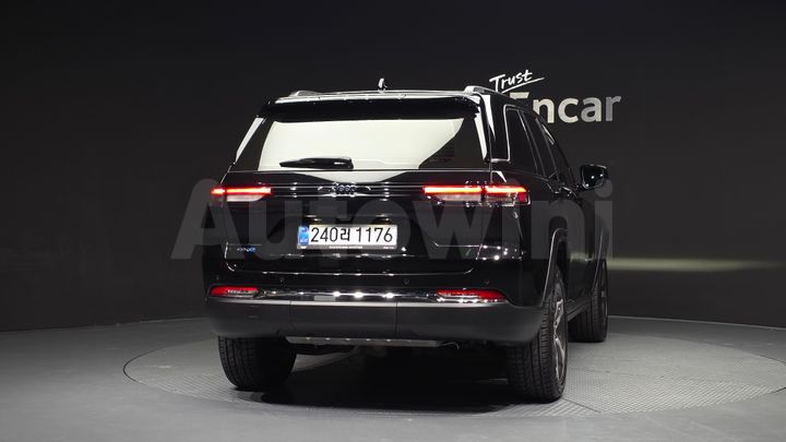 Jeep Cherokee 2023 — 4