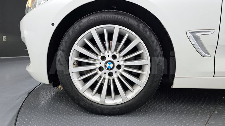 BMW 3 Series 2020 — 5