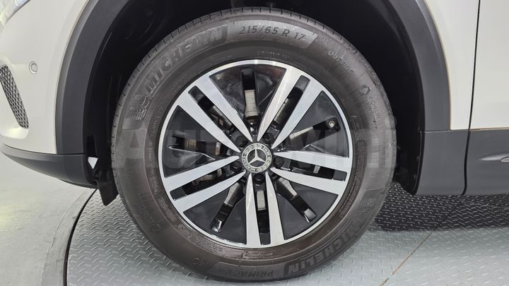 Mercedes Benz GLB Class 2021 — 5